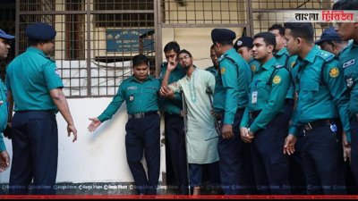 আইএস`র টুপি পরে ট্রাইব্যুানালে আসামিরা