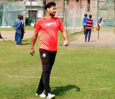 নেটে বোলিং অনুশীলনে মাশরাফি