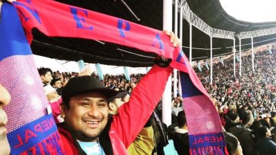 কানায় কানায় পূর্ণ ছিল গ্যালারি