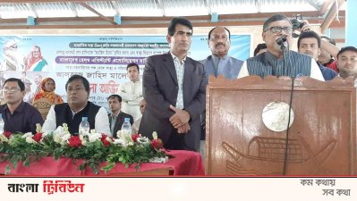 বক্তব্য রাখছেন স্বাস্থ্যমন্ত্রী