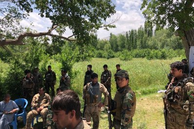 তালেবান অনুপ্রবেশকারীদের গুলিতে ২৩ আফগান সেনা নিহত
