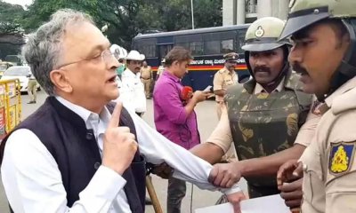 সাক্ষাৎকার দেওয়ার সময় ইতিহাসবিদ রামচন্দ্র গুহকে আটক করলো পুলিশ