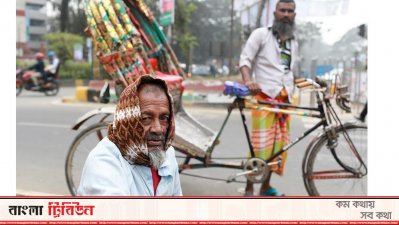 শীতে জবুথবু মানুষ ছুটছে গরম কাপড়ের সন্ধানে (ফটো স্টোরি)