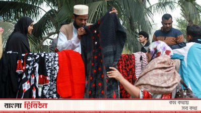 হঠাৎই শীতের কাপড় কেনার হিড়িক