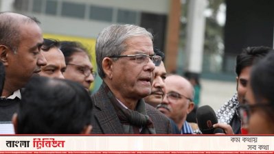 শ্রদ্ধা জানাতে আসেন বিএনপির মহাসচিব ফখরুল ইসলাম আলমগীর