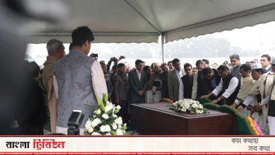 স্যার ফজলে হাসান আবেদের মরদেহে শ্রদ্ধা নিবেদন করেন আওয়ামী লীগের সাধারণ সম্পাদক ওবায়দুল কাদের