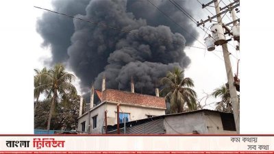 কেরানীগঞ্জের প্লাস্টিক কারখানায় আগুন
