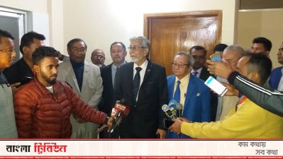 বৈঠকের পর সাংবাদিকদের সঙ্গে কথা বলেন পার্বত্য ভূমি বিরোধ কমিশনের চেয়ারম্যান অবসরপ্রাপ্ত বিচারপতি আনোয়ারুল হক
