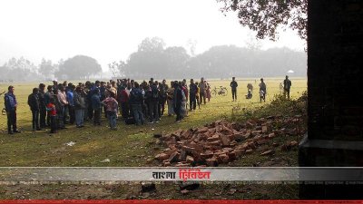 ২০০ বছরের পুরাকীর্তি ভেঙে ইট নেওয়ার চেষ্টা পুলিশের
