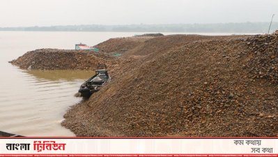 বিন্নাকালী বাজারের পাশে যাদুকাটা নদী (ছবি: আবু বকর)