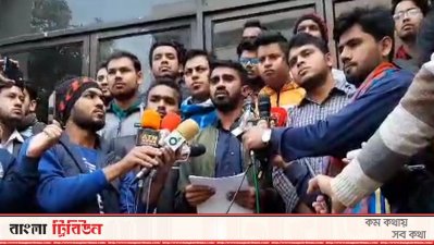 সাংবাদিকদের ব্রিফ করছেন রাশেদ খান