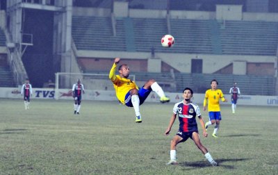 সাইফ স্পোর্টিং-শেখ জামাল ম্যাচের একটি মুহূর্ত