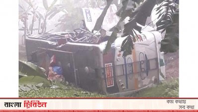 কিশোরগঞ্জে দুর্ঘটনা কবলিত বাস