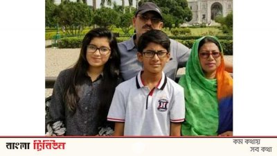 পরিবারের সদস্যদের সঙ্গে দেলোয়ার