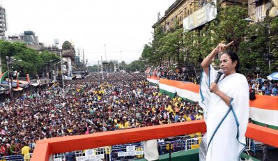 নাগরিকত্ব আইনের বিরুদ্ধে প্রতিবাদী কবিতা মমতার