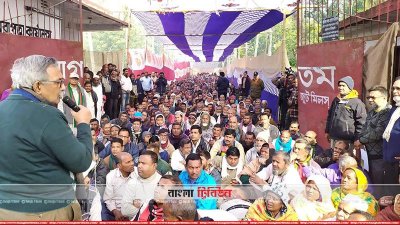 শ্রমিকদের অনশন কর্মসূচিতে বক্তব্য রাখছেন ফজলে হোসেন বাদশা এমপি 