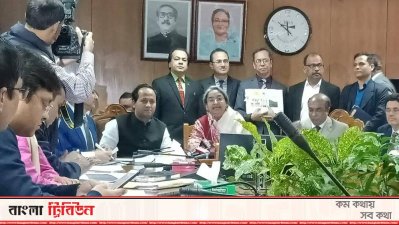 সংবাদ সম্মেলনে শিক্ষামন্ত্রী ডা. দীপু মনি