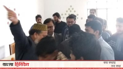 রাবিতে শিক্ষকদের হাতাহাতিতে সংবাদ সম্মেলন পণ্ড