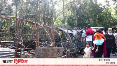 অতিরিক্ত চার্জের কারণে বিস্ফোরণ, পুড়লো ২০ অটোরিকশা