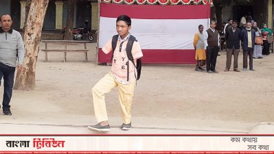 বছরের প্রথম দিন বই হাতে পেয়ে উচ্ছ্বসিত মানিক