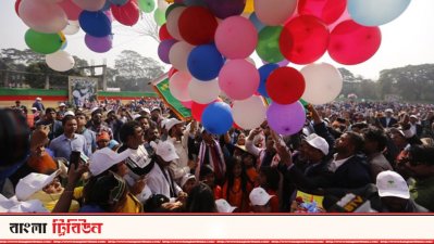 উৎসবের রঙিন আয়োজনে শিশু শিক্ষার্থীদের সঙ্গে সাকিব আল হাসানসহ অন্যরা