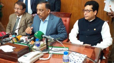 সংবাদ সম্মেলনে বক্তব্য রাখছেন স্বরাষ্ট্রমন্ত্রী আসাদুজ্জামান খান কামাল  