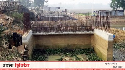 রাণীনগর-কালীগঞ্জ সড়কে অসমাপ্ত সেতু