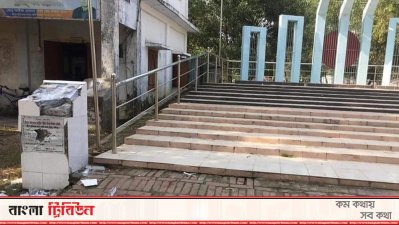 শহীদ মিনারে ভাঙচুর চালায় দুর্বৃত্তরা
