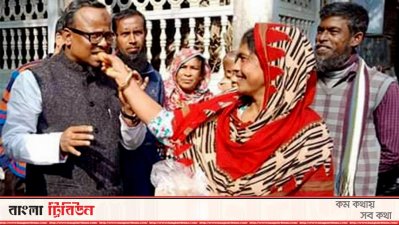 মেয়র তৌহিদুর রহমান মানিক দেড় টন মিষ্টি বিতরণ করেছেন