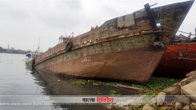 বুড়িগঙ্গায় বাল্কহেড ডুবে ৪ শ্রমিকের মৃত্যু