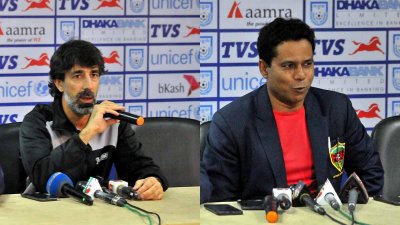 বসুন্ধরা কোচ অস্কার ব্রুজন (বাঁয়ে) ও রহমতগঞ্জ কোচ গোলাম জিলানী