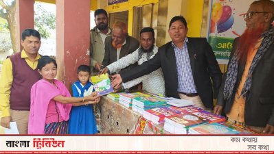 তৃতীয় শ্রেণিতেও মাতৃভাষায় বই পেয়েছে ক্ষুদ্র নৃ-গোষ্ঠীর শিশুরা