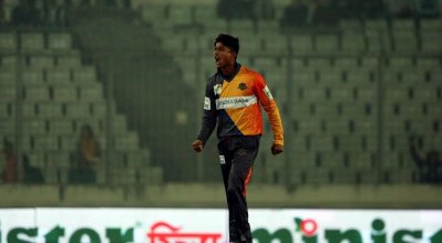 মেহেদী হাসানের উইকেট উদযাপন। ঢাকার জয়ের পথে এই স্পিনারের শিকার ৩ উইকেট