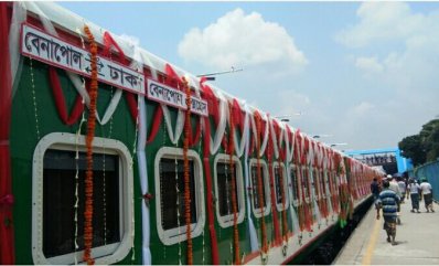 ঢাকাগামী বেনাপোল এক্সপ্রেস ট্রেন 