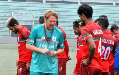 ৪ নম্বর জার্সিতে তপু। 