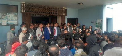 সিকৃবিতে কর্মচারী ও শিক্ষার্থীদের আন্দোলন