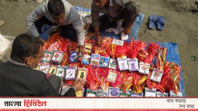 ঢাকা উত্তরে নির্বাচনি প্রচারণা সামগ্রীর হাট