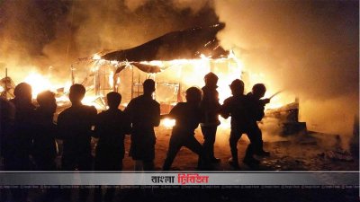 আগুন নেভানোর চেষ্টা করছে ফায়ার সার্ভিসের সদস্যরা