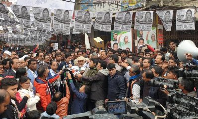 নির্বাচনি প্রচারণার সময় বক্তব্য রাখেন ব্যারিস্টার শেখ ফজলে নূর তাপসের 