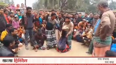 গরু চুরির অপবাদ দিয়ে কিশোরকে বেঁধে নির্যাতন করা হচ্ছে
