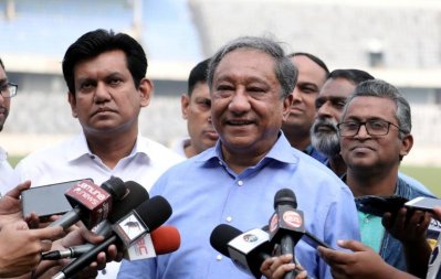 সংবাদমাধ্যমের মুখোমুখি বিসিবি প্রধান নাজমুল হাসান