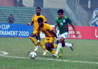 শ্রীলঙ্কার পোস্টে বাংলাদেশের একটি আক্রমণ