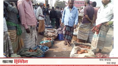 বাজারে গুড় বিক্রি করে চলে বহু মানুষের জীবিকা 