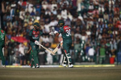 মাহমুদউল্লাহও ব্যাট হাতে ছিলেন মলিন
