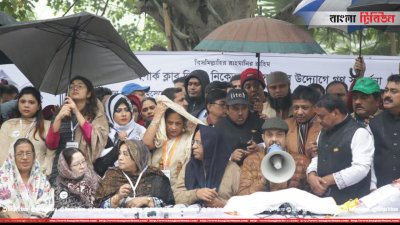 বৃষ্টি উপেক্ষা করে প্রচারে আতিক