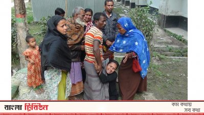 মায়ের জন্য আহাজারি করছেন রাজিয়া খাতুন 