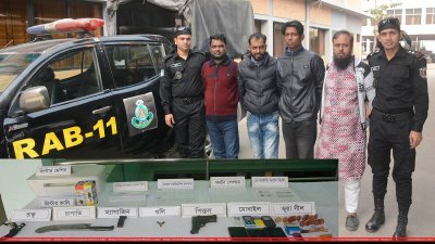 ব্যাংকের ভাউচার জালিয়াতি চক্রের গ্রেফতার সদস্যরা  