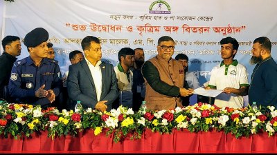 পঙ্গুত্ব জীবনের গ্লানি মুছে দিতে মানিকগঞ্জে ‘নতুন কদম’