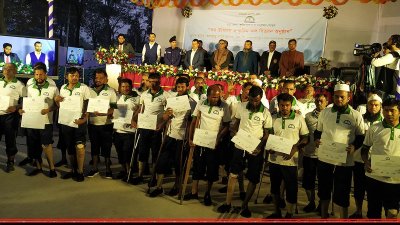 পঙ্গুত্ব জীবনের গ্লানি মুছে দিতে মানিকগঞ্জে ‘নতুন কদম’