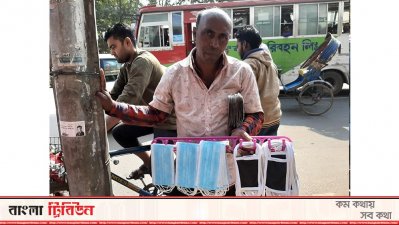 চাহিদার সঙ্গে বাড়ছে দাম, তবু মিলছে না মাস্ক